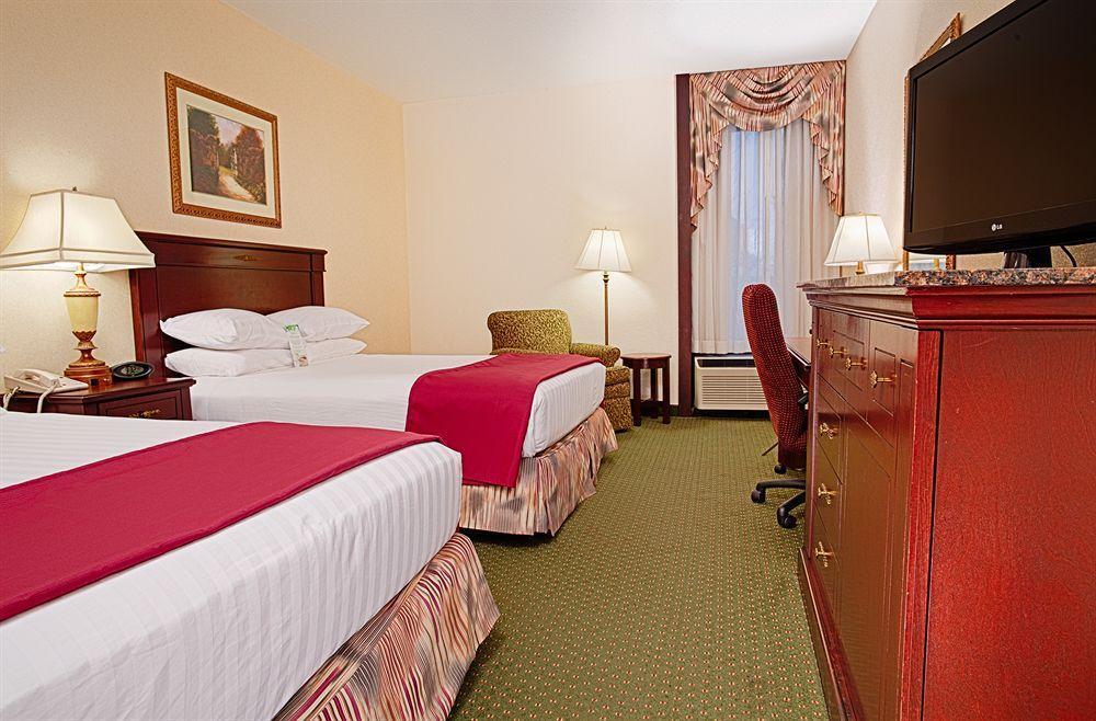 Drury Inn & Suites St. Louis Airport Edmundson Exterior photo