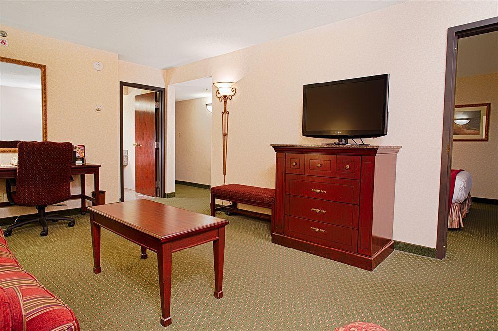 Drury Inn & Suites St. Louis Airport Edmundson Exterior photo